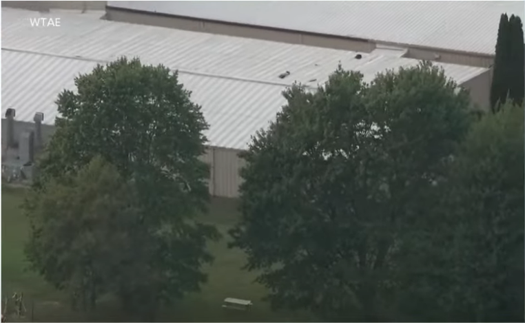 HeFlyBoy's tweet photo. What the fuck... How in the holy hell was this roof not surveilled? It's the most obvious spot. It's not even that steep of a roof pitch.
#SecretServiceFailed
#SecretService
#AssassinationAttempt
#Trump2024
#45for47 https://t.co/QYdAqFzOxG