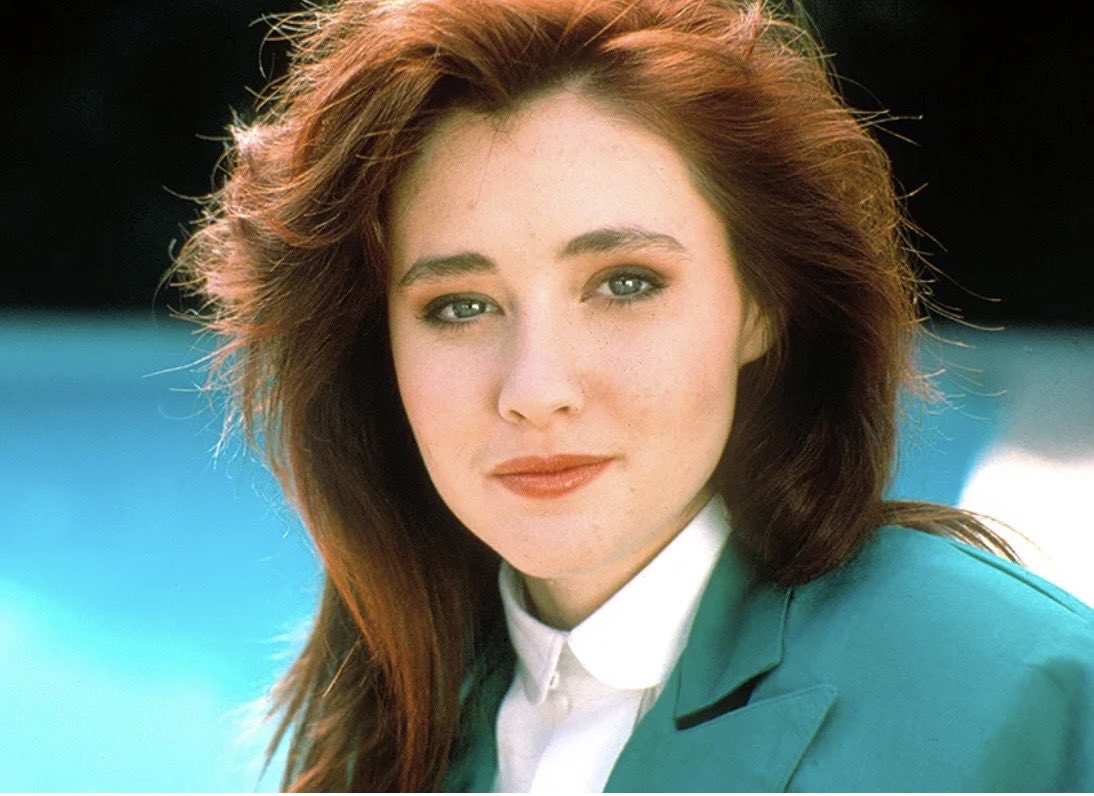 HeathersMusical's tweet image. All the Heathers family is deeply saddened by the loss of Shannen Doherty 💚

Shannen was the original Heather Duke in the movie and always supported and loved our musical. She was an amazing person - and our thoughts are with her loved ones at this time.