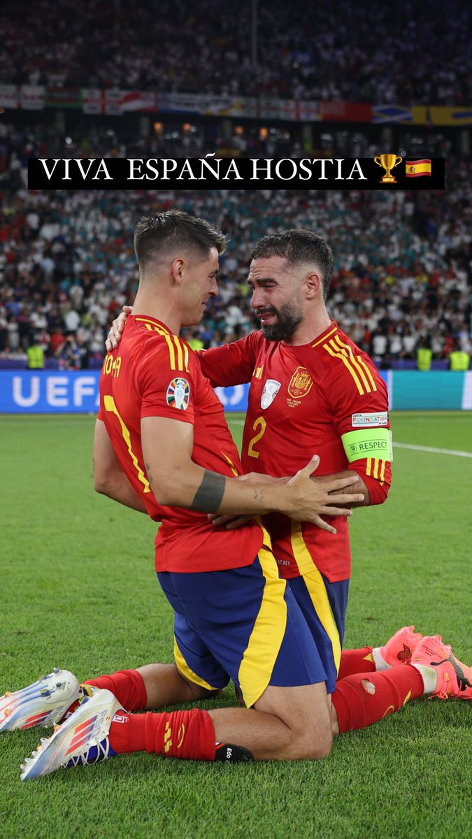 AlexEstebanDC's tweet photo. ESTA PUTA FOTO 😍😍😍😍😍😍😍

Aquí no hay colores ni equipos. Solamente un país. Lo que no une la política que lo una el deporte. Mañana odiaré a Carvajal y no disfrutaré de Lamine, pero oh Dios que gusto ha sido tenerlos. https://t.co/HUqDMZi89i