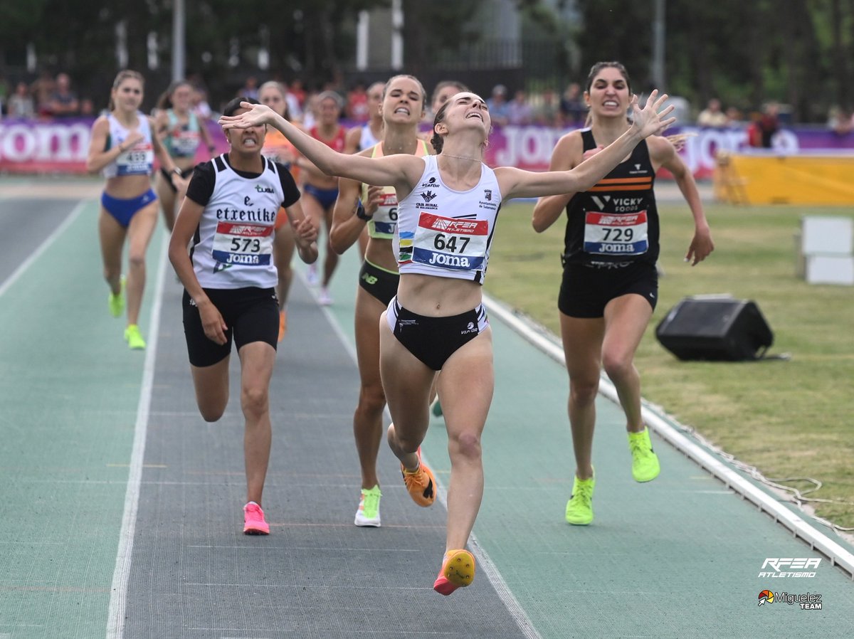 atletismoFNAF's tweet photo. Finaliza el Campeonato de España sub 23.

Gran campeonato para Andrea Arilla, que se ha hecho con la medalla de oro 🥇, en triple salto y  que con 6.41 consiguió la medalla de plata 🥈en el salto de longitud.

Y medallas de bronces para 🥉 Jihad Essoubai en una gran final de 1.500m. 🥉y el relevo masculino de 4x100 de @HIRUHERRI , que consigue además el récord navarro de la categoría.

Destacar también el 4×puesto de Unai Yoldi en 100m. Y Aitana Radsma en 100mv. @PamplonaAt