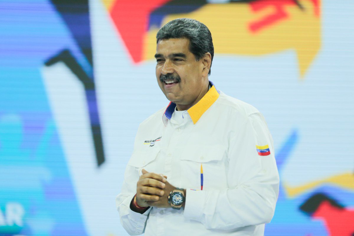 #Ahora <a href="/NicolasMaduro/">Nicolás Maduro</a>: No dejaré de convocar a todos los venezolanos, que están en contra de la intolerancia, el odio, la venganza y de las corrientes fascistas, a un gran frente nacional en defensa de la democracia, la paz, la estabilidad y la Constitución.

#14Jul