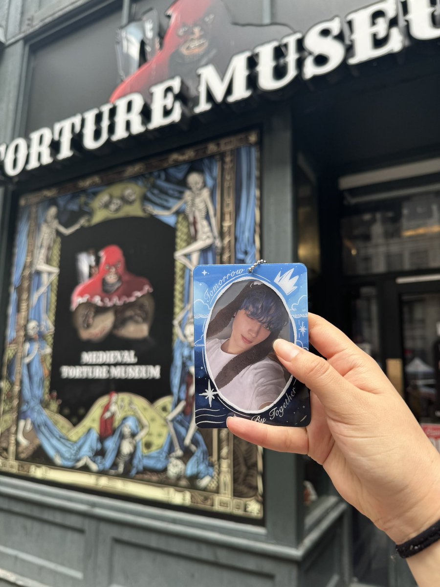 Hueningkai at the torture museum! 🫶
