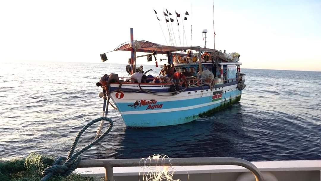 raabiahawa's tweet photo. Si niliwaambia @kefs_kenya iko na ukora?Ona sasa! @PresidenceMada has done the job for u! @OfficialKCGS take note.A Sri Lankan vessel licenced in Kenya and illegally fishing endangered species. Niliwalilia mkanidharau.
YOU WILL NOT BELIEVE.
Cc. 
@WilliamsRuto
@KenyasOmbudsman https://t.co/0l8CFmgcTz