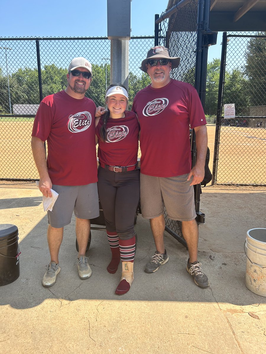 Lonna47283107's tweet photo. Could not thank these two guys enough for making my summer awesome!!! You guys and your girls are the best and I’m so blessed to have been given the opportunity to play with y’all! You two are the good ones!! @EliteLovin @MaddalunaDave @Winthropsoftbal https://t.co/CYLdGhudJn