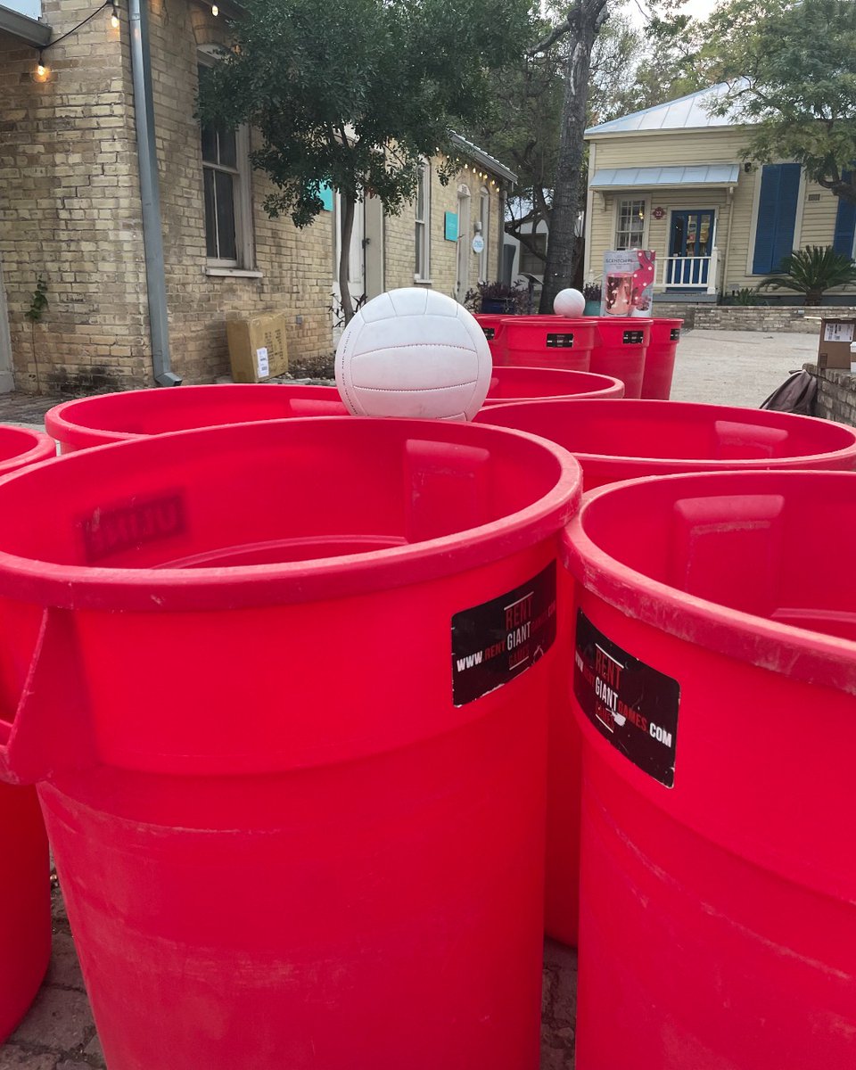 RentGiantGames's tweet photo. Turn your next party up a notch with Giant Beer Pong! 🍺🏓 https://t.co/Iem5vLfn7Y