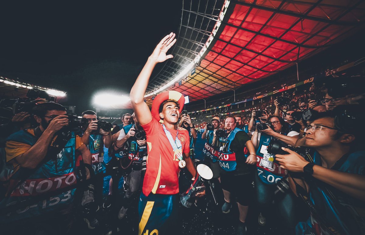 SaraFCBi's tweet photo. INSTANTLY ICONIC 🇪🇸♥️ https://t.co/cVbWCdTCZ9