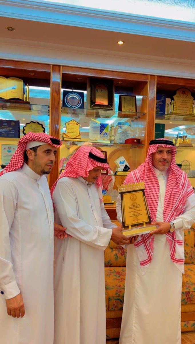 WdBdalwahd's tweet photo. كنا اليوم في ضيافة أخي سعادة البروفيسور عبدالرحمن مساعد الزهراني @amzhrani و والده و إخوته الكرام
و قاموا بضيافة حاتمية  و تكريم لنا أسرة آل سحبان 
متعب بن سعود 
عبدالواحد بن سعود 
عبدالله بن سعود
علي بن سعود
علي متعب
فيصل علي
عبدالواحد عبدالله 
بحضور جمع من الأصدقاء 

كثر الله خيركم أبا فيصل