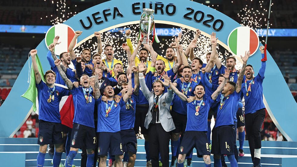ClasiHistorica's tweet photo. 🐷 Que vivan los PIGS!!! 

🇵🇹 Portugal 2016
🇮🇹 Italy 2021
🇬🇷 Greece 2004
🇪🇸 Spain 2008 2012 2024 

🏆 20 años dominando Europa 

#EURO2024 https://t.co/shC6CVpjz8