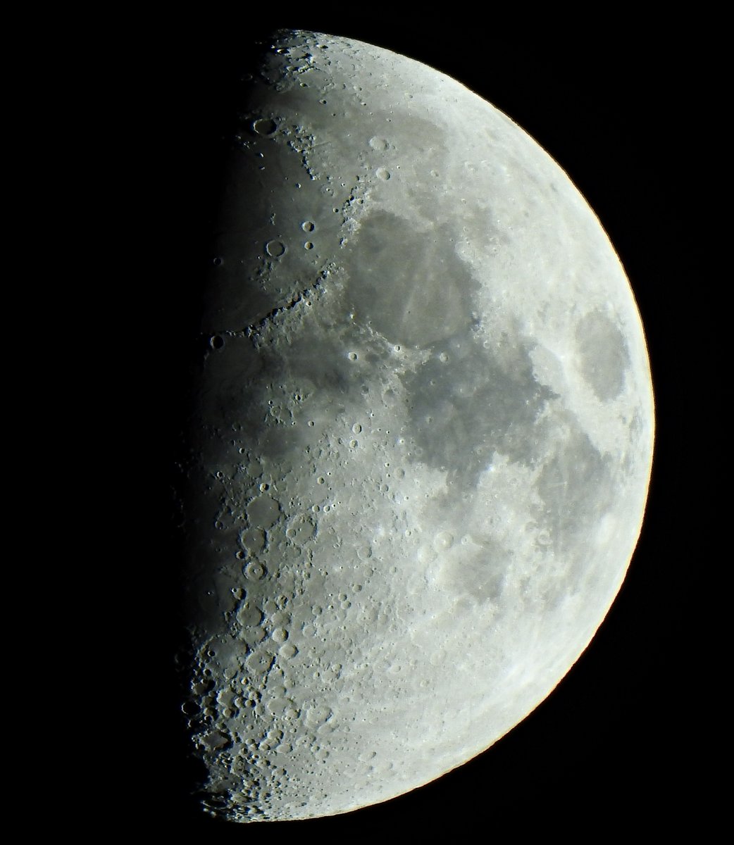 toro_an's tweet photo. La Luna hoy.... https://t.co/9aHIKUbyFN
