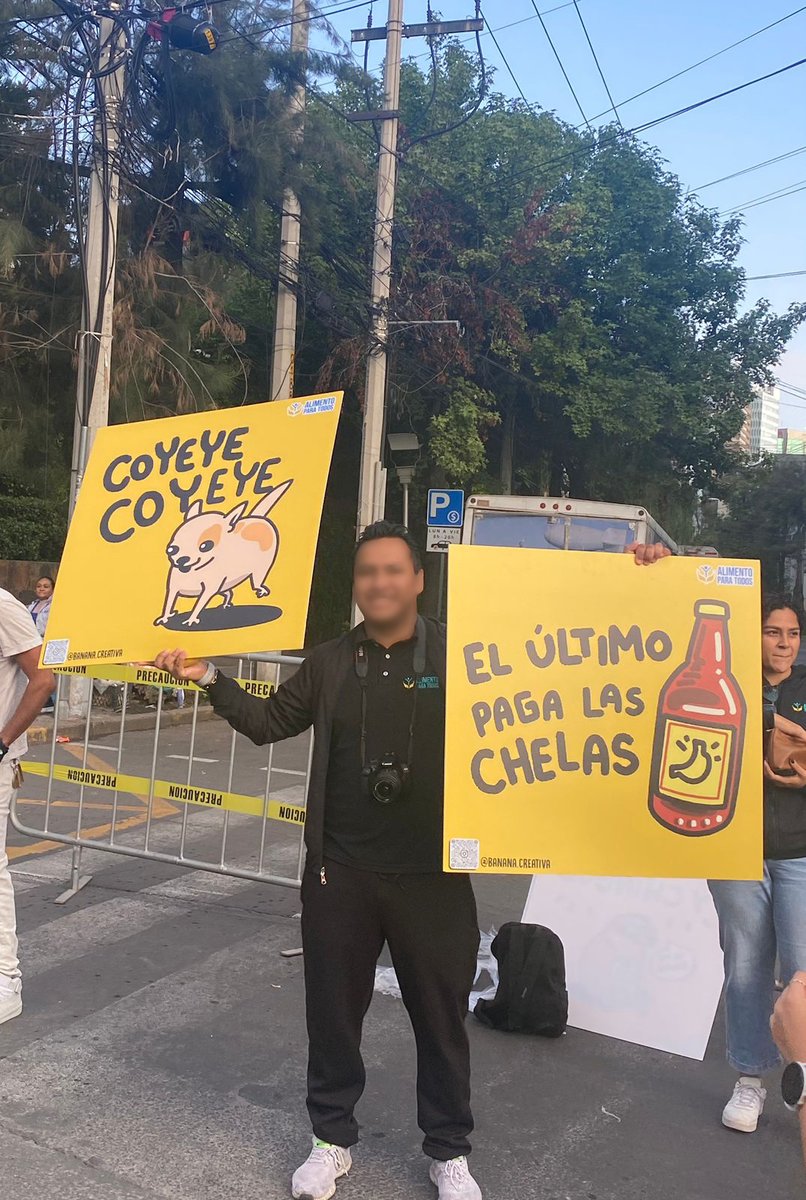 anapaugalde's tweet image. 🏃‍♀️ Hoy corrí el medio maratón de la CDMX. 📸 Le tomé fotos a algunos carteles que dan vida y ánimo a los corredores. ¿Qué les parecen? #ComunicaciónVisual  #MedioMaratonCDMX #MedioMaratonCDMX2024 #MaratonCDMX #Deportes