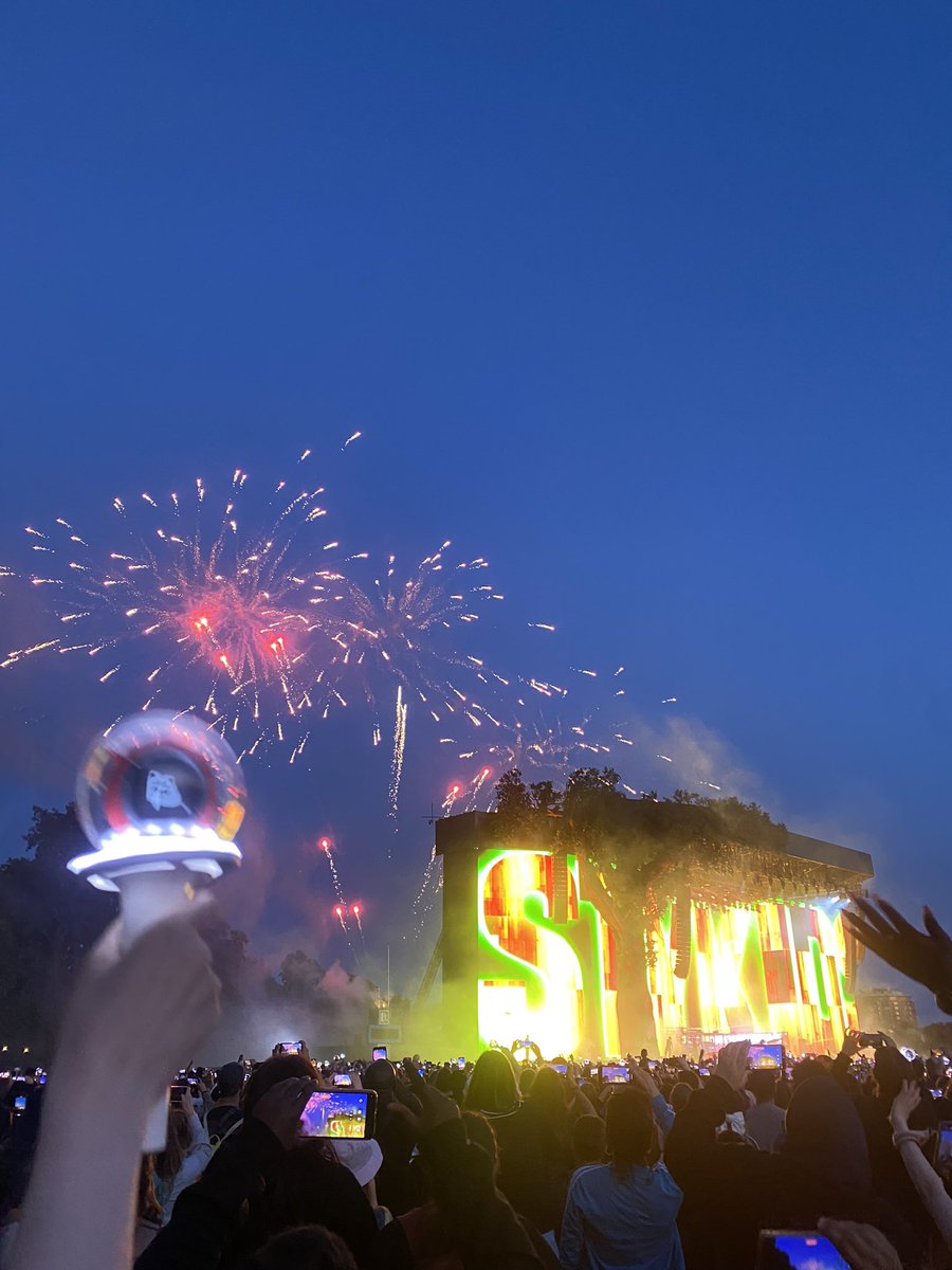 ssickbok's tweet image. stray kids forever.