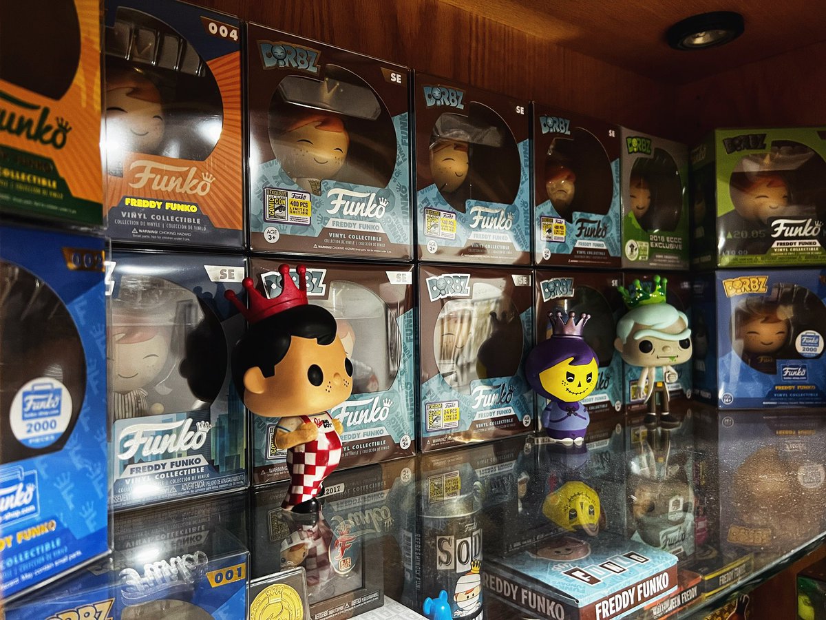 RobbyRed5130sox's tweet photo. Another Freddy shelf for this weeks Shelfie Sunday. It is arguably my favorite shelf as it covers a majority of my Freddy Dorbz! I loved Dorbz!
#FunkoShelfieSunday #ShelfieSunday #Funko #FunkoDorbz #OriginalFunko https://t.co/wGd1OvPqoR