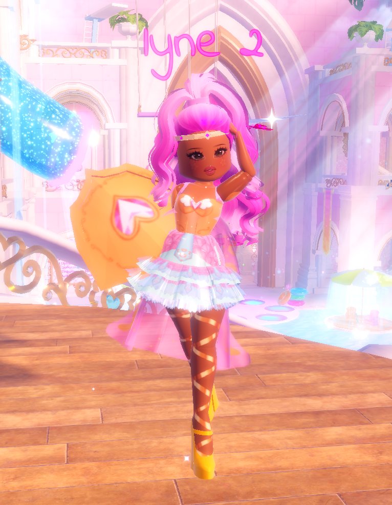 two people came up to me in the trading hub and thought i had the valk set and tried to offer 😭

 #royalehightrading #royalehigh