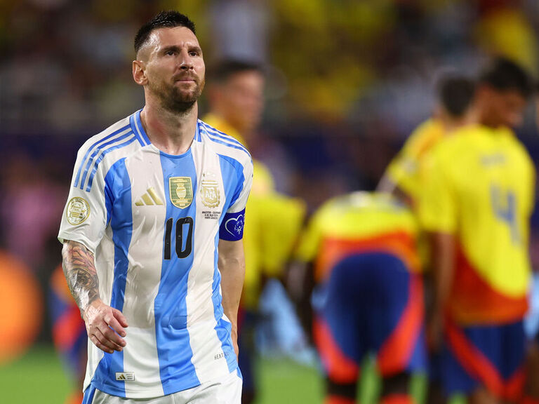 theScoreMLS's tweet photo. Messi leaves Copa America final with apparent leg injury https://t.co/3sFNg9uGvr https://t.co/2E9unVUkUC