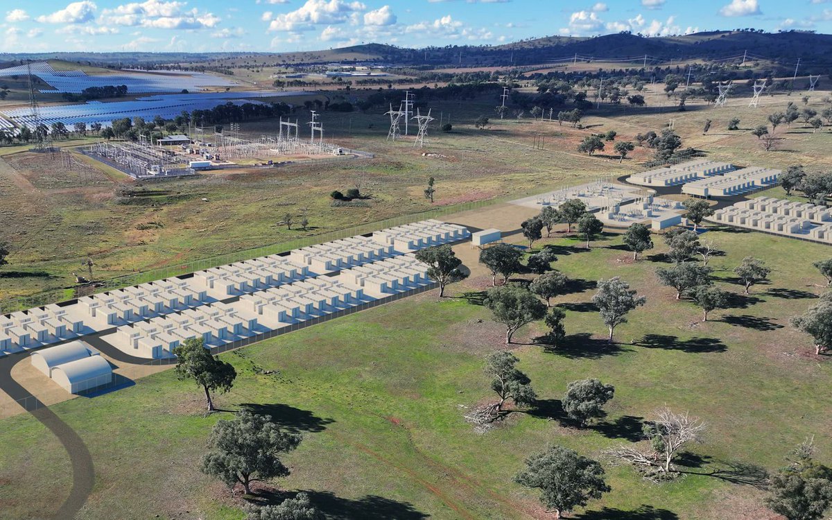 NEWS: Tesla has secured a new $375 million Megapack contract to build a 415 MW/1660 MWh battery in Australia—one of the biggest four-hour batteries in the world.

The battery is expected to commence commercial operations in 2026. <a href="/teslaenergy/">Tesla Energy</a>

Source: akayshaenergy.com/news/akaysha-e…