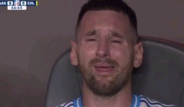 pablogar13's tweet photo. Si México hubiera llegado a la final Messi no estaría llorando, porque ya nos hubiera metido dos goles. 
#Messi #CopaAmérica https://t.co/j2vdF1y0D5