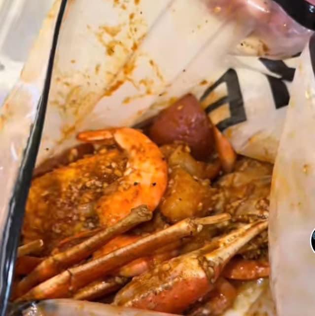 I tried to support a small business and this gurl done put my seafood boil in a Shein bag...never again🤦🏾‍♀️