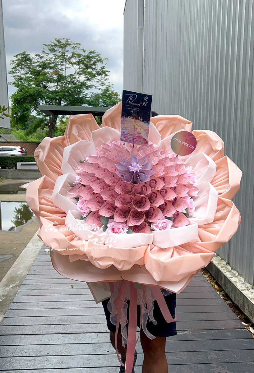 purimoneyflower's tweet photo. 🙏Thank you. FANS @Apolaris_C @Nnattawin1
For trusting us to create this special gift. Give it to your significant other. #ApoNattawin #apocolleagues
#moneyflower #moneybouquet #Moneycake #moneygift #floweranniversary
#ช่อดอกไม้เงิน #ช่อดอกไม้แบงค์ #ช่อดอกไม้ธนบัตร #ช่อเงิน https://t.co/4nb2I8ldiD