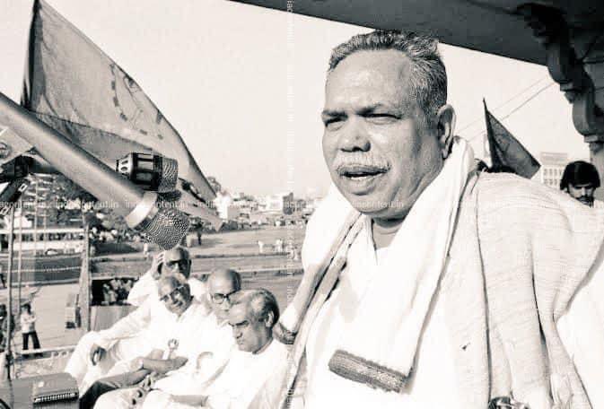 BhajanlalBjp's tweet photo. गोवा मुक्ति आंदोलन के अग्रणी नायक, भारतीय जनसंघ के वरिष्ठ नेता, कर्नाटक केसरी श्रद्धेय जगन्नाथ राव जोशी जी की पुण्यतिथि पर सादर नमन।
राष्ट्र व संगठन की सेवा के प्रति उनका समर्पण वंदनीय है। गोवा से परमिट राज समाप्त कर भारत का अभिन्न अंग बनाने हेतु उनके त्याग व संघर्ष को देश कभी भुला नहीं पाएगा।