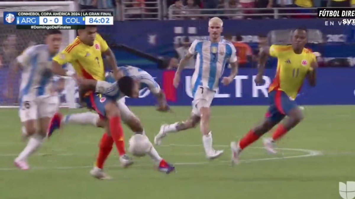 finanzacontable's tweet photo. Si persiste el empate se juegan tiempos extras!
Se juega 2do Tiempo 87’
Final #CopaAmerica2024
47% 🇦🇷 0 🆚 0 🇨🇴53%
Tarjeta A 2 1
#LaAlbiceleste #LosCafeteros
🏟️ Hard Rock Stadium, Miami
#CopaAmerica2024 #Argentina #Conmenol #Colombia #Fútbol #VamosArgentina #VamosColombia