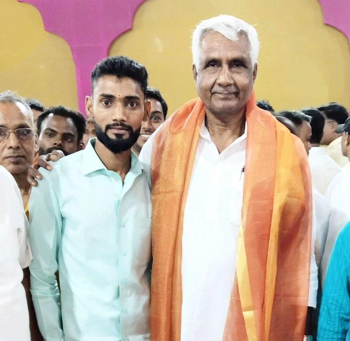 SabhakunwarBJP's tweet photo. मेरे विधानसभा क्षेत्र के बनकटा मंडल के मंडल महामंत्री, प्रिय श्री राजन कुशवाहा जी को जन्मदिवस की ढेरों बधाई और शुभकामनाएं...
महादेव से आपके स्वास्थ्य और दिर्घायु जीवन की प्रार्थना है।
#Happy_Bday... https://t.co/PSnymoEZYG