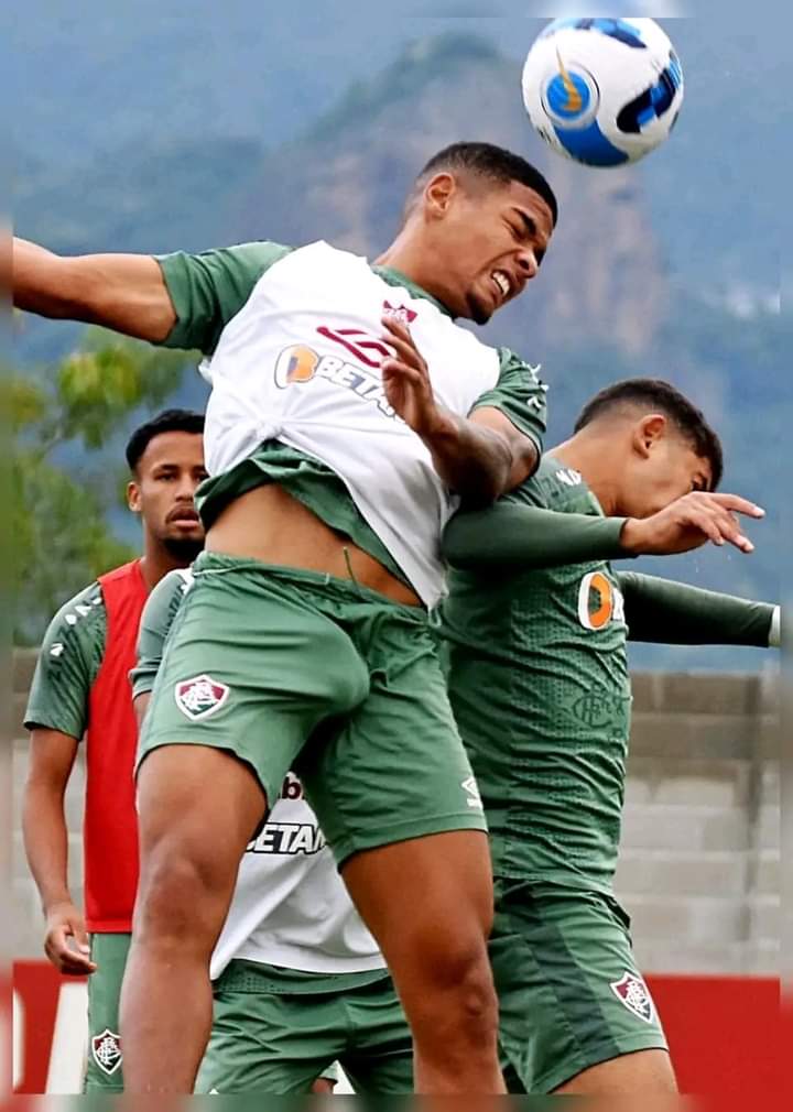 qnees_ab's tweet photo. I hate this kind of challenges at training, unnecessary injuries to your teammates. 

😳 https://t.co/4XxzW2i3tl
