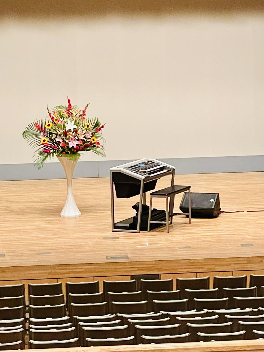 今日も灼熱の太陽☀️真っ只中の沖縄です！

那覇市の　#パレット市民劇場 にて

エレクトーンフェスティバル　2024
ソロ演奏部門開催します♪

開場13:00
開演13:30
入場　無料

#文教楽器　#エレクトーン　#エレクトーンフェスティバル