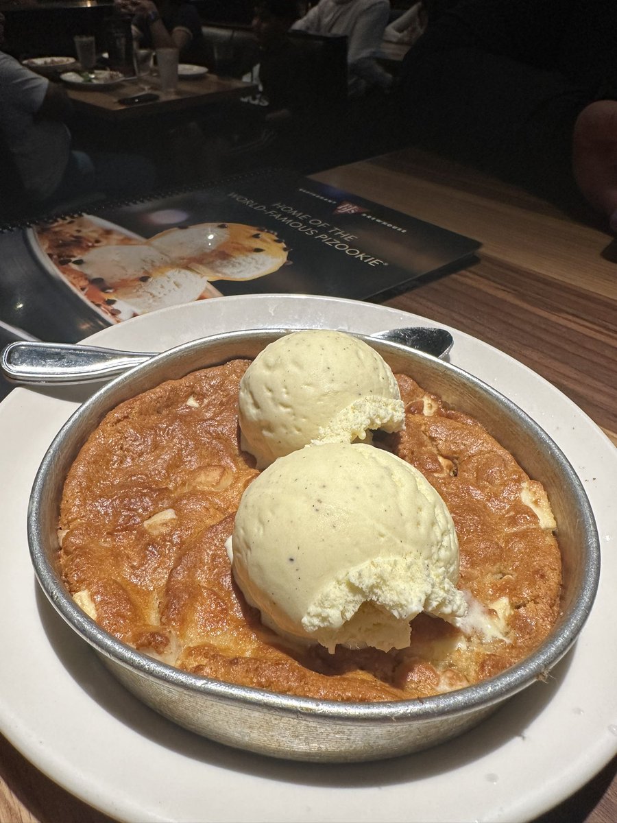 jessexykangz's tweet photo. Everyone should get a pizookie pass tho π
#ilovebjs https://t.co/CyOAhsFsay