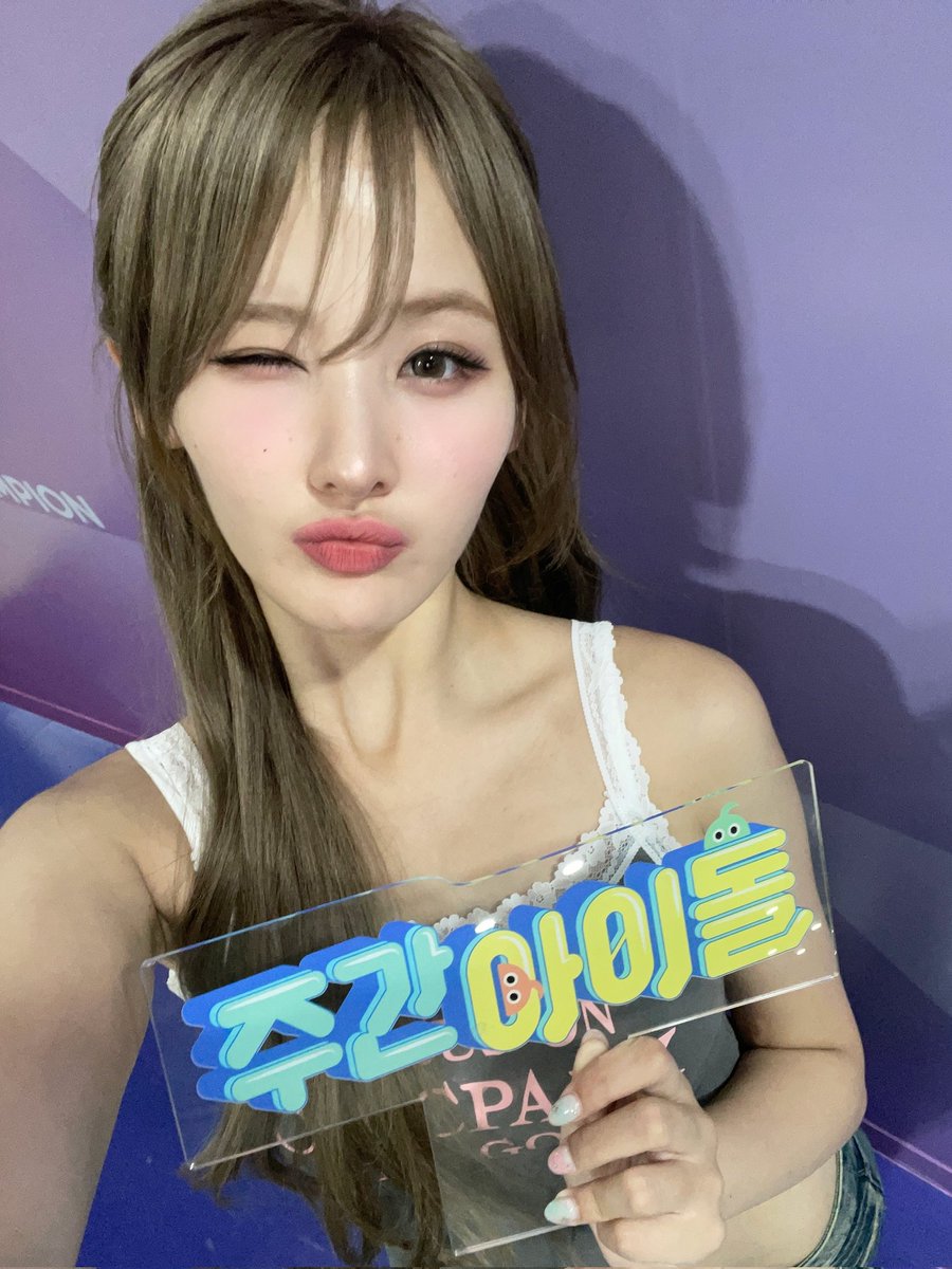 weeklyidol_'s tweet photo. #주간아 #주간아이돌 @weeklyidol_
#KISSOFLIFE #키스오브라이프 @KISSOFLIFE_S2

내가 세상에서 제일 좋아하는 건?❤
키오프 얼굴
키오프 존재
•••

그냥 키오프가 좋다고 말해
ㄴ 키오프가 좋다

7월 17일 (수) 오후
MBC M 6시 20분/MBCevery1 12시
주간아이돌 본방사수📺

#쥴리 #나띠 #벨 #하늘 https://t.co/hlG0hLDUzM