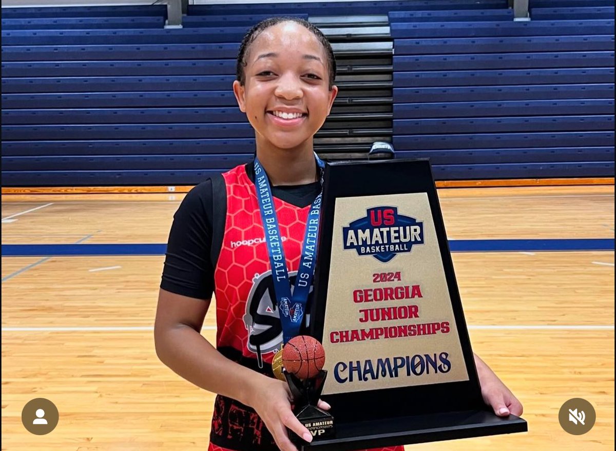 lailacymoneee's tweet photo. A few highlights from today’s game as my team and I went 3-0 this weekend, along with winning the championship! I am thankful to have received MVP and couldn’t have done it without my teammates and my coaches! Thank you @USAmateurBBall for a great weekend!! #WomensBasketball https://t.co/XGyV4jOh6S