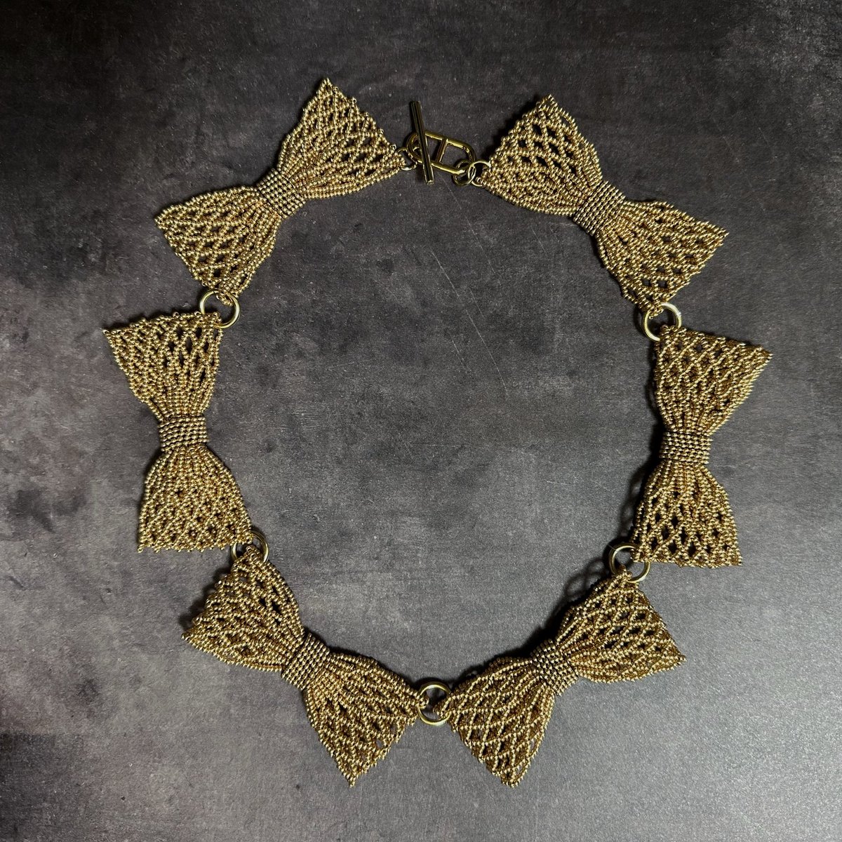 necklace［ribbon］

size | 長さ約50cm
color | silver  gold
weight | 57g
material | ガラス