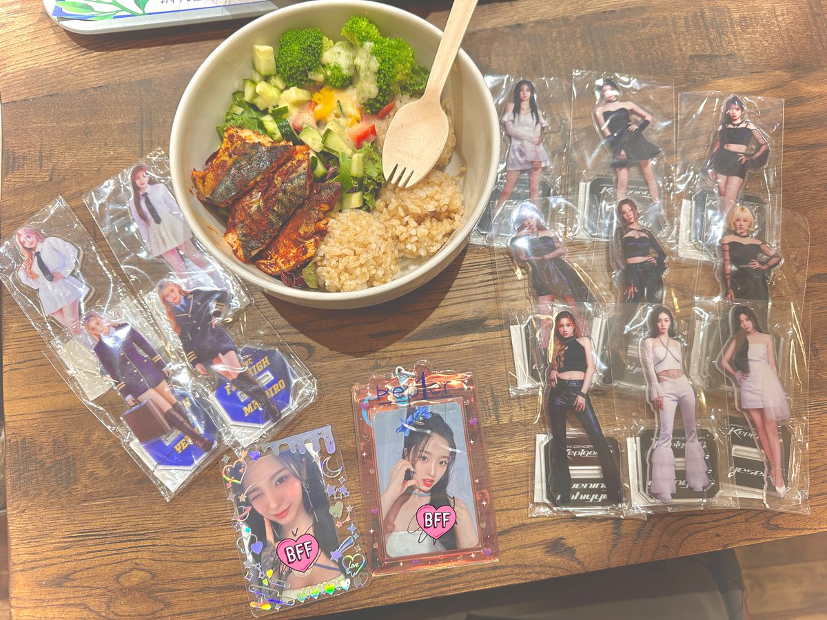 MelTea_0326's tweet photo. 今日もライブ前のガソリンチャージ🔥
特製スパイスの塩サバがめっちゃ美味しかった🤤✨
~Kep1erと今までのイェシロを添えて~
#Kep1er_JAPAN_CONCERT2024
#Kep1er #Kep1going #Kep1going_On
#Dont_Lose_Your_Smile #Dear_Diary
#YESEO #강예서 #イェソ
#MASHIRO #마시로 #マシロ https://t.co/JzxaDs0J4r