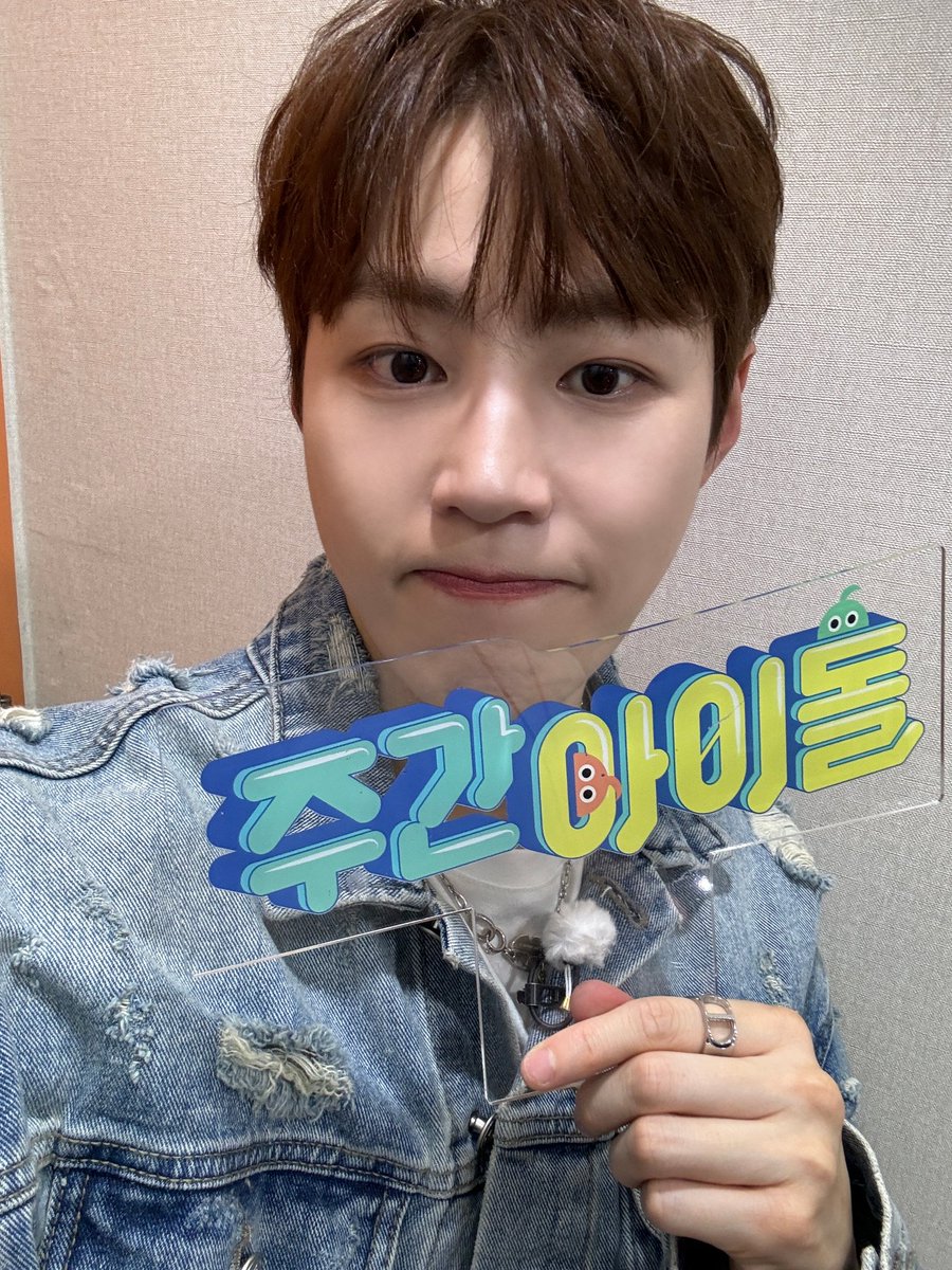 weeklyidol_'s tweet photo. #주간아 #주간아이돌 @weeklyidol_
#하성운 #HASUNGWOON @BPM_HSW

주간아에 등장한 인턴 MC
기쁘다 구름왕자 오셨네💙
하늘을 둥둥 떠다니는 것 같은 기분이야☁️🥰

7월 17일 (수) 오후
MBC M 6시 20분/MBCevery1 12시
주간아이돌 본방사수📺 https://t.co/uqBz3jU3TB