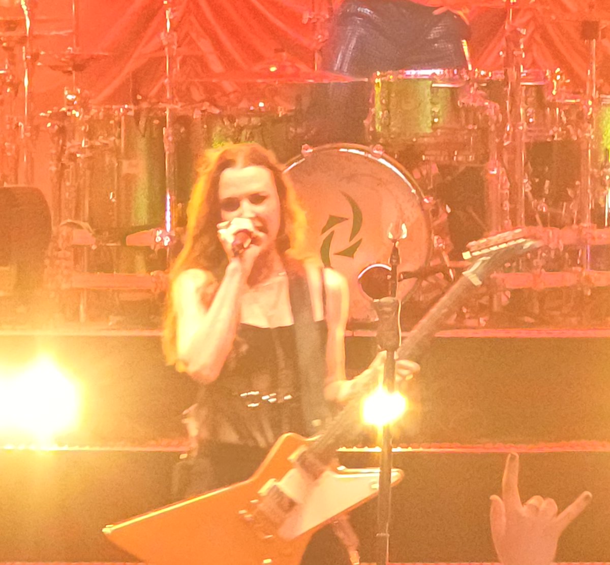 Stratts's tweet photo. @Halestorm I don't know why I haven't gone to see you before. Wow. Just Wow. Well fucking done!! https://t.co/d0CJEqjqOO