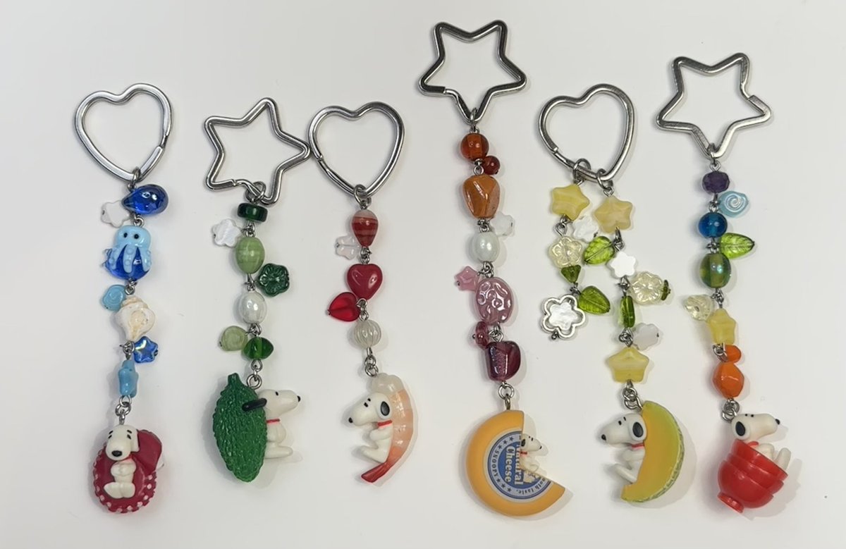 braceletladyy's tweet photo. snoopy keychain giveaway!! 

1 winner will win a CUSTOM snoopy keychain/carabiner! 

3 winners will win a giftcard to my shop!

to enter:
-follow me + rt this tweet! 
-rt my pinned tweet

ends 7/25, same day as my next drop!! https://t.co/cyrkiSH1En