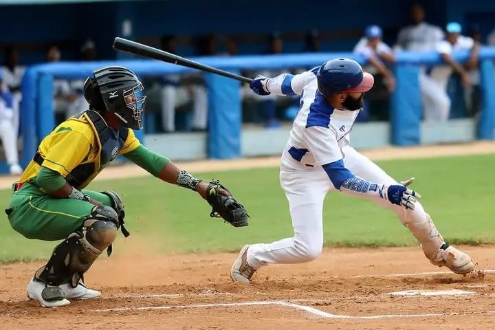 Roilancu1's tweet photo. Nuestro aguerrido Equipo #Industriales logra esta noche un importante triunfo sobre Pinar del Río para igualar esta etapa de Semifinales 2- 2.
El #Team505 jugó con mucha garra para derrotar a los Vegueros 4 carreras por 3.
Felicidades Guerreros! 
#LaHabanaViveEnMí https://t.co/QShnRFFQNu