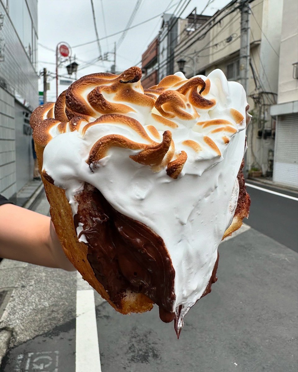 Coffeetoast2's tweet photo. 焚き火で焼くマシュマロは、心の焚き火も燃え上がらせる！

#とろける炙りマシュマロぱん #マシュマロ #marshmallows #スモア #smore https://t.co/9i50Mldzhh