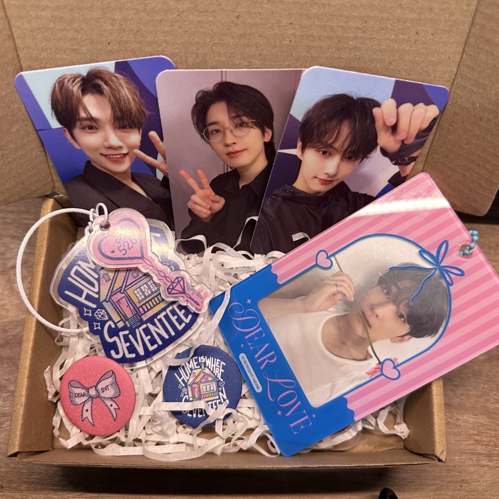 fernhuuui's tweet photo. happy mail from @sebong_prints β¨TYSM π€ the packaging is so mwah, parang ayaw ko buksan. ganda din ng freebies, so high quality. also your updates on the orders are so appreciated. everything is so pretty!! π€ #sebongfeedbacks https://t.co/sYUcRyK9rG