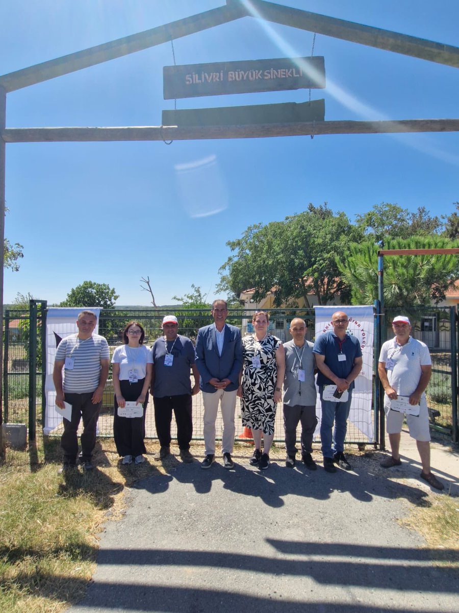 memsilivri's tweet photo. Trakya Üniversitesi,Silivri İlçe Milli Egitim Müdürlüğü ve Beyciler Mukaddes Sönmez Ortaokulu işbirliği ile yürütülen TÜBİTAK 4008 ‘’Doğa Farkındalığına Yolculuk’’ projesi kapsamında düzenlenen sertifika törenine İlçe Milli Eğitim Müdürümüz Zekeriya ARTAR katılım sağladı. https://t.co/PJpaIGDW2J