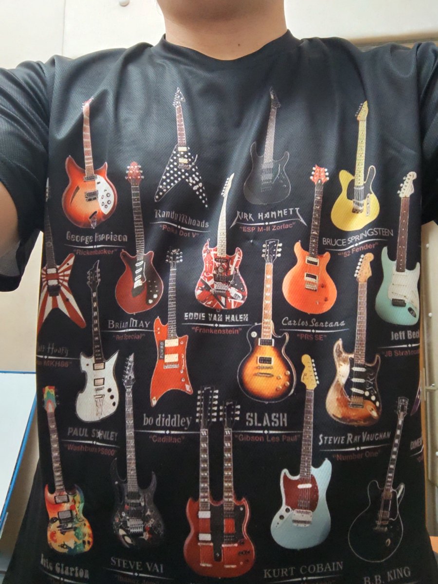 謎のギターTシャツ、いくつわかりますでしょうか？