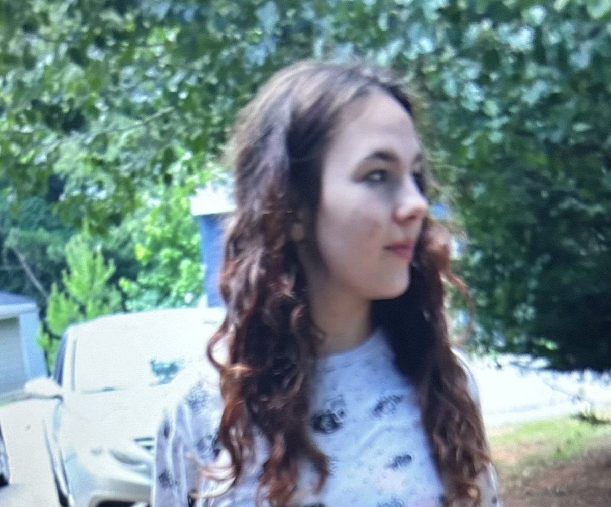 HallCountySO's tweet photo. MISSING/RUNAWAY JUVENILE: Cassandra Farnsworth, 13, 4’11”, 110 lbs. Last seen around 10:30 p.m. in Whispering Pines/ Sycamore Trail area in Buford. Call Hall County Dispatch at 770-536-8812 with info. https://t.co/yrVFVxBzYU