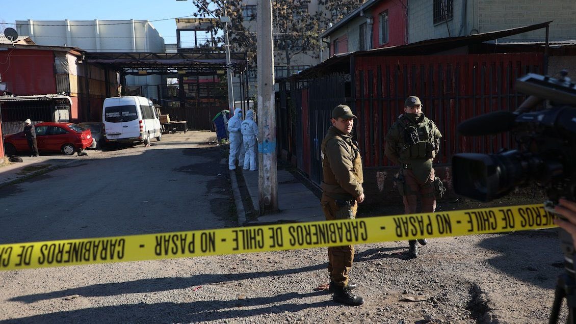 joseantoniokast's tweet photo. Entre otros delitos, ayer 4 jóvenes fueron asesinados y Quilicura. Mientras algunos buscan normalizar la crisis de seguridad, nosotros planteamos enfrentar estos hechos graves con una actitud firme, decidida y respaldando a nuestras policías !! https://t.co/IoYJnU7Lqu
