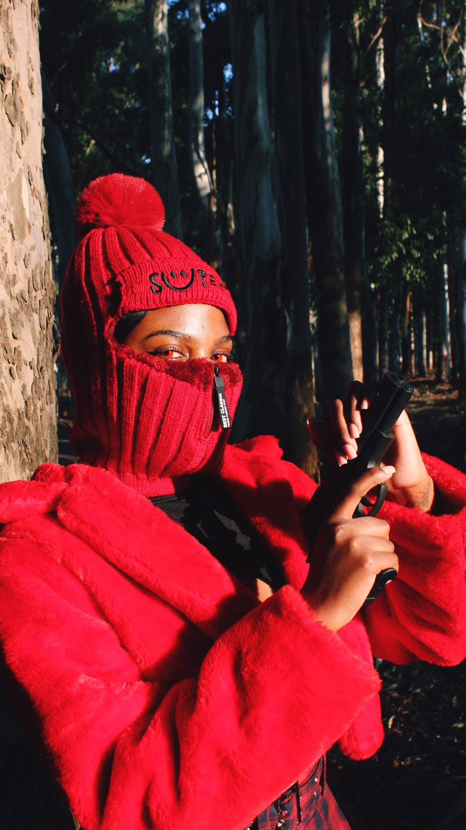 Frealz22's tweet photo. I’m frealz, a Female Artist that does RnB and also HipHop . My album (RED CHAPTER) is out now and a music video for FALL, tell me what yall think . https://t.co/IhJZqQ3v9g https://t.co/zW5yYZqLsu