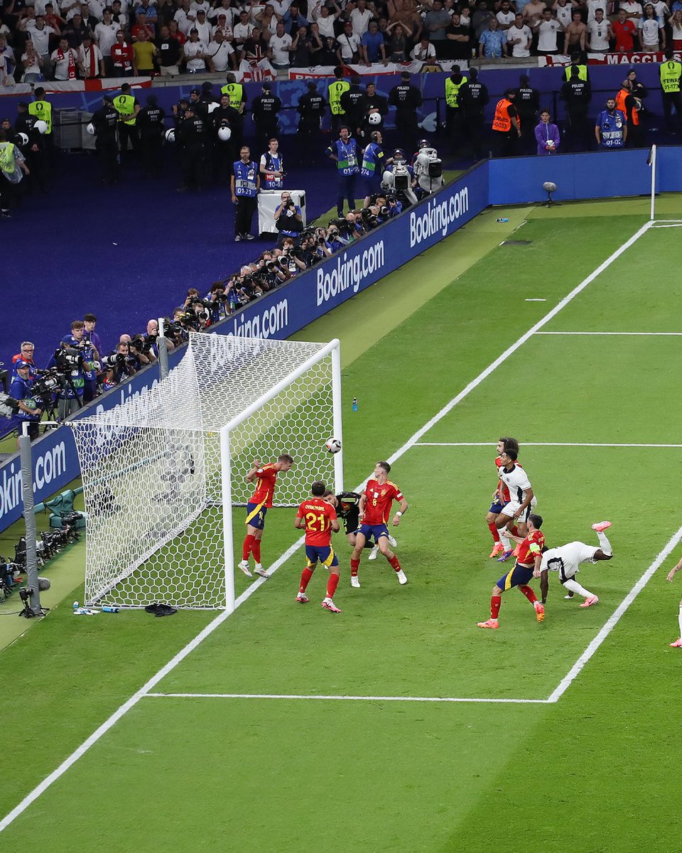 This moment 🤯

Dani Olmo 👏

#EURO2024