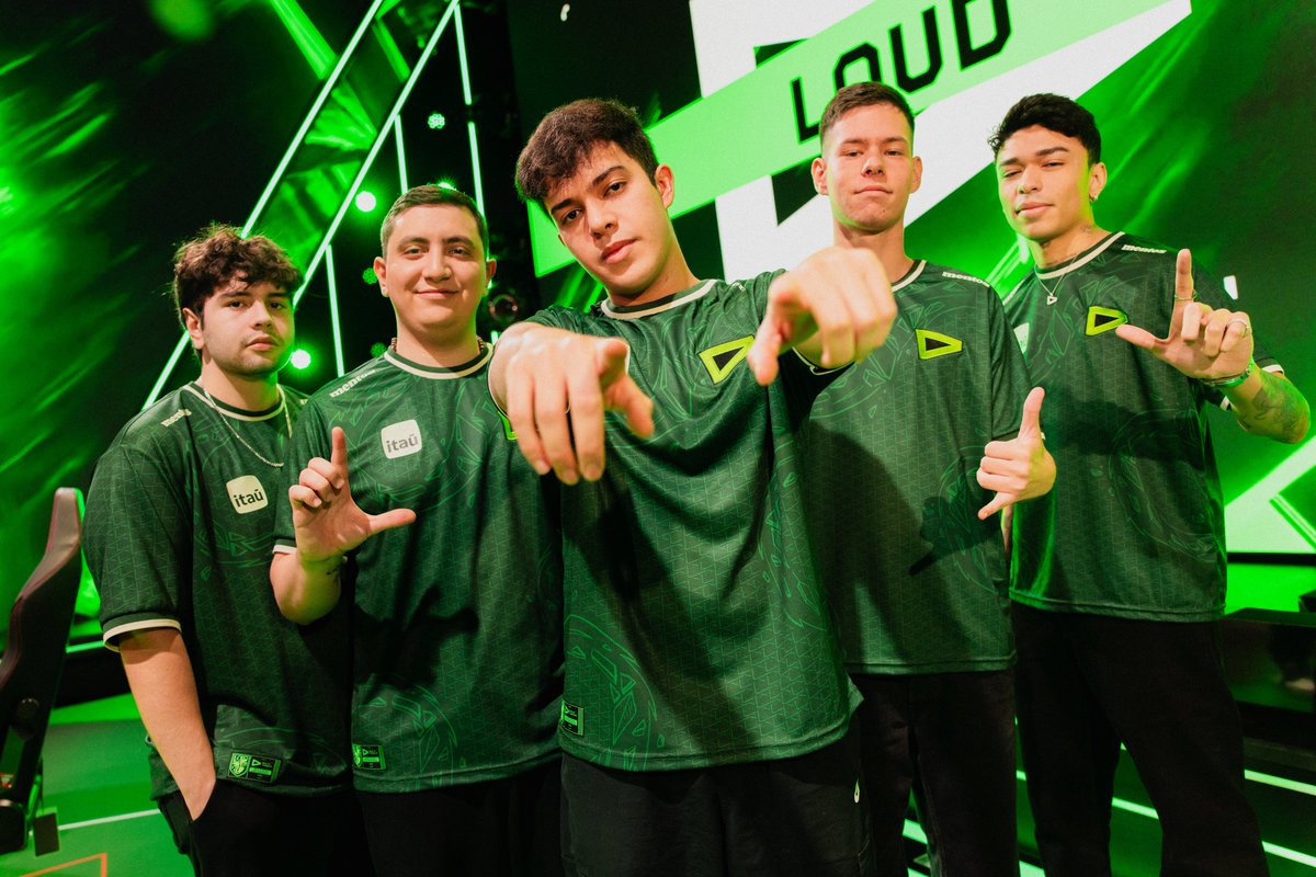 LOUDgg's tweet photo. E A LOUD VALORANT VENCE A 100T POR 2×1 no #VCTAmericas 🇧🇷

Iniciamos 2024 com um 2º lugar no KICKOFF e um TOP 4 mundial no Masters Madrid, porém, após uma série de derrotas encerramos o ano de forma antecipada. 

Temos tempo suficiente para nos prepararmos para o próximo campeonato e trazer de volta a LOUD VALORANT que representa todo um país e levanta multidões, como sempre fizemos. Buscaremos de volta o time que vocês merecem e estão acostumados a torcer.

Estamos passando por um mau momento, isso é fato. Agradecemos a todos que torceram até aqui e reiteramos que, quando voltarmos, daremos orgulho a todos vocês novamente.

Obrigado. Isso tudo sempre será por vocês 💚