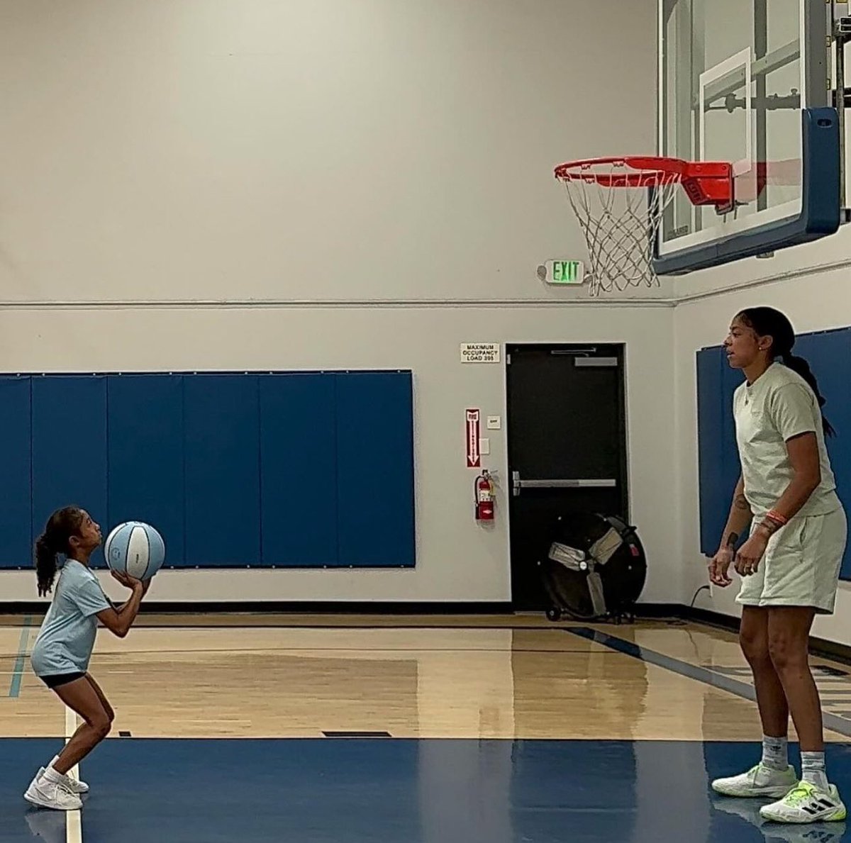 Candace Parker training Kobe and Vanessa’s daughter Bianka ❤️