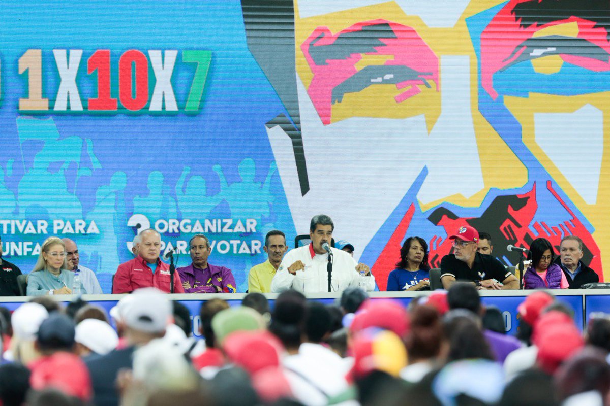 OrienteMRT_'s tweet photo. MAQUINARIA COMPACTA, VICTORIA PERFECTA🇻🇪
Candidato @NicolasMaduro "Todos las fuerzas revolucionarias estamos unidos al 100%, cohesionados y motivados"
 Vamos con la fuerza histórica de la patria de Bolivar 
¡Nosotros Venceremos!
#MaduroPresidente 
#VotaTupamaro https://t.co/PFzhtiNEtZ