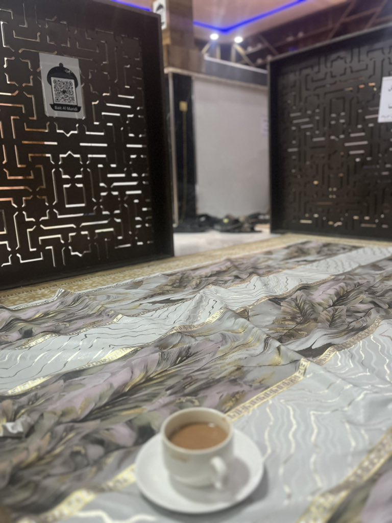 ialb8's tweet photo. كرك ، في بلاد الآتاي ، ولعلها بدعة ، إذا أضيفت بحرور و إضافات للمجبنة والذوق .

ويكأنه يبتسم إذ قال ، 
ولكن الفتى الكركي فيها ، 
غريب الذوق واليد واللسانِ . https://t.co/LMoBumPJuX