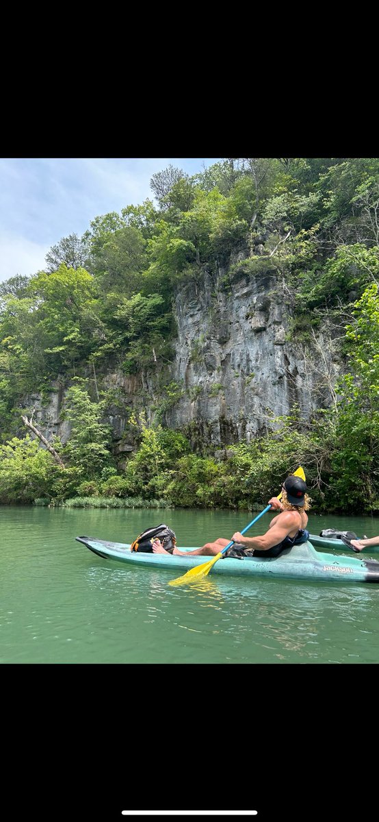 kid_mullet's tweet photo. Went Kayaking in Missouri over the weekend!!! It was a healthy weekend with the family 🍻 https://t.co/EgcsN9A2pR