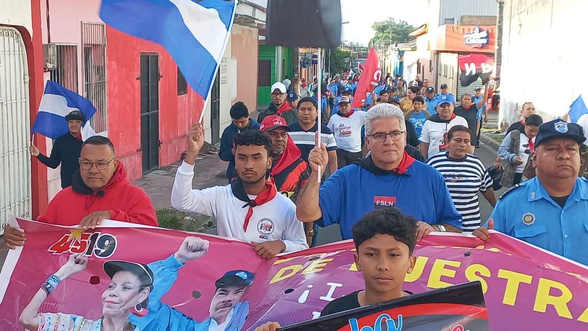 AdelanteSiempr_'s tweet photo. Alegre, Diana recorrió las principales calles de #Diriamba en celebración del 45/19. ✨🇳🇮 Patria, amor, paz y libertad se proclamaban a lo largo de la caminata. ❤️🖤🕊️💫

#TodosJuntosAl4519 
#SoberaníayDignidadNacional https://t.co/XaA6JwXsYL
